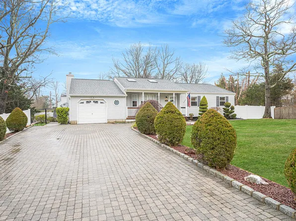 31 tulip Avenue, Farmingville, NY 11738