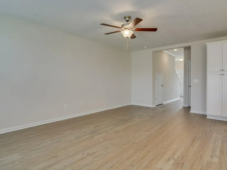 305 Norwich Dr — Photo 19