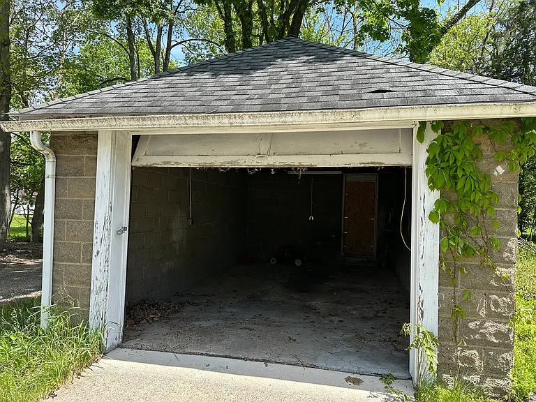 353 Harris St — Photo 44
