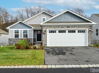 24 Devon Ct, Hamburg, NJ 07419