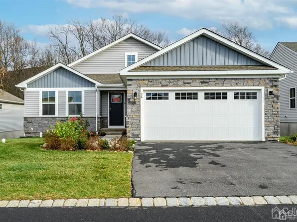 24 Devon Ct, Hamburg, NJ 07419