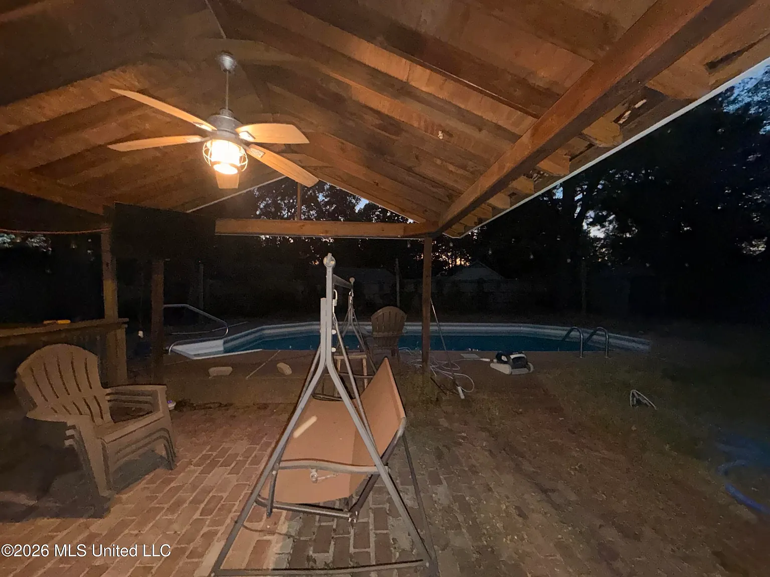3 bed, 1.5 bath, 1380 sqft, $2,100 — Photo 4