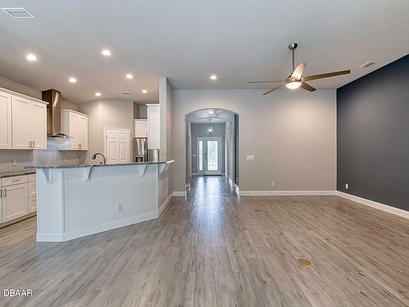 5th image of 237 Catriona Dr