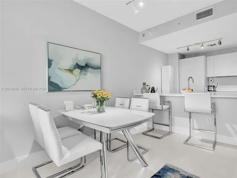501 NE 31st St #1105 — Photo 6