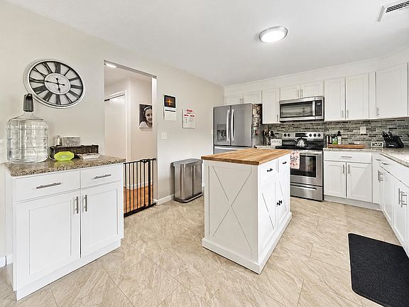 2nd image of 300 Leetes Island Rd #1