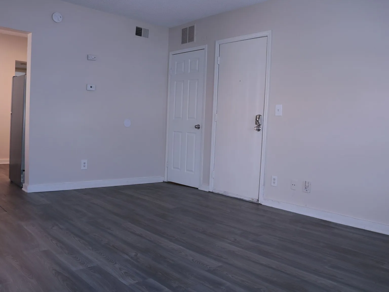 Charming & Updated | Spacious Layouts Near Kcai & Umkc In Historic Hyde Park — Photo 4