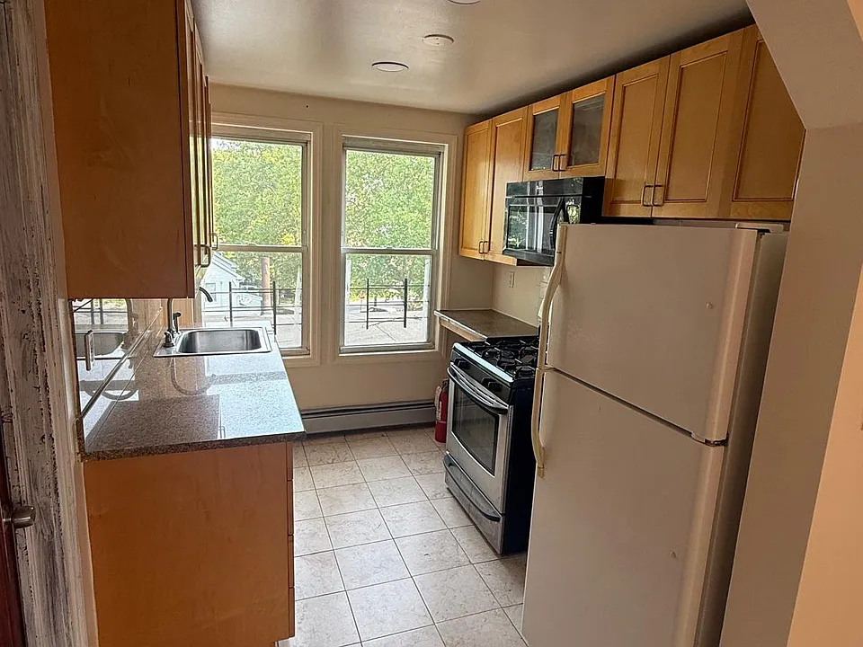 149 W Kingsbridge Rd #3