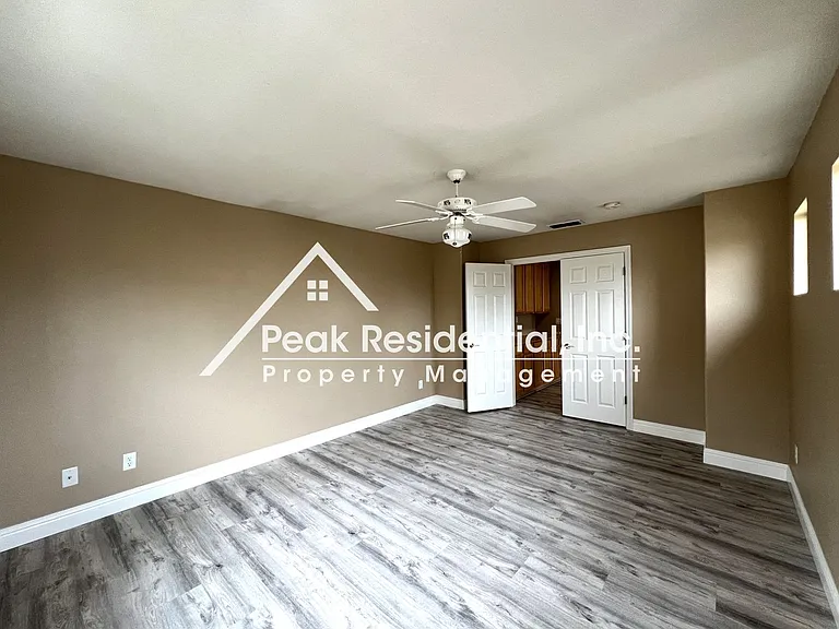 1933 Tyndrum Ln — Photo 26