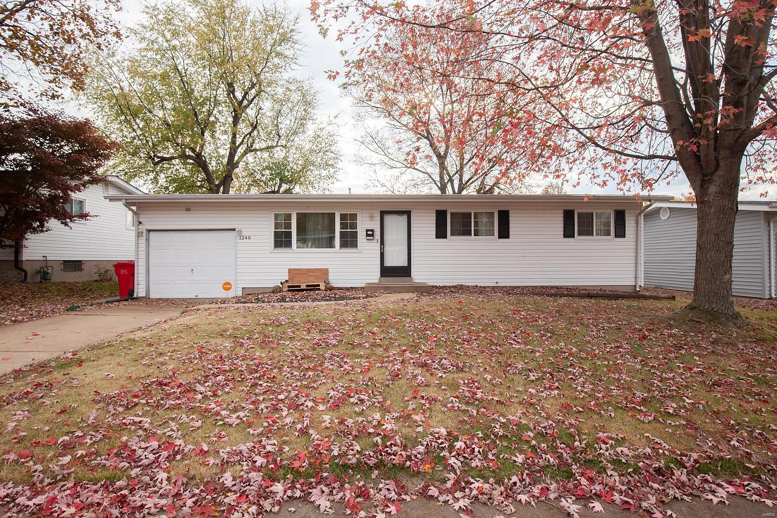 1240 Bobolink Dr photo 1