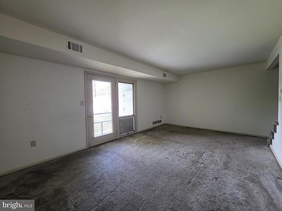5th image of 543 Cloverbrook Dr