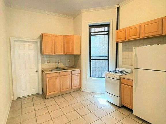 3rd image of 218 W 104th St #1F