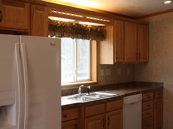 5th image of 508 Silver Maples Dr