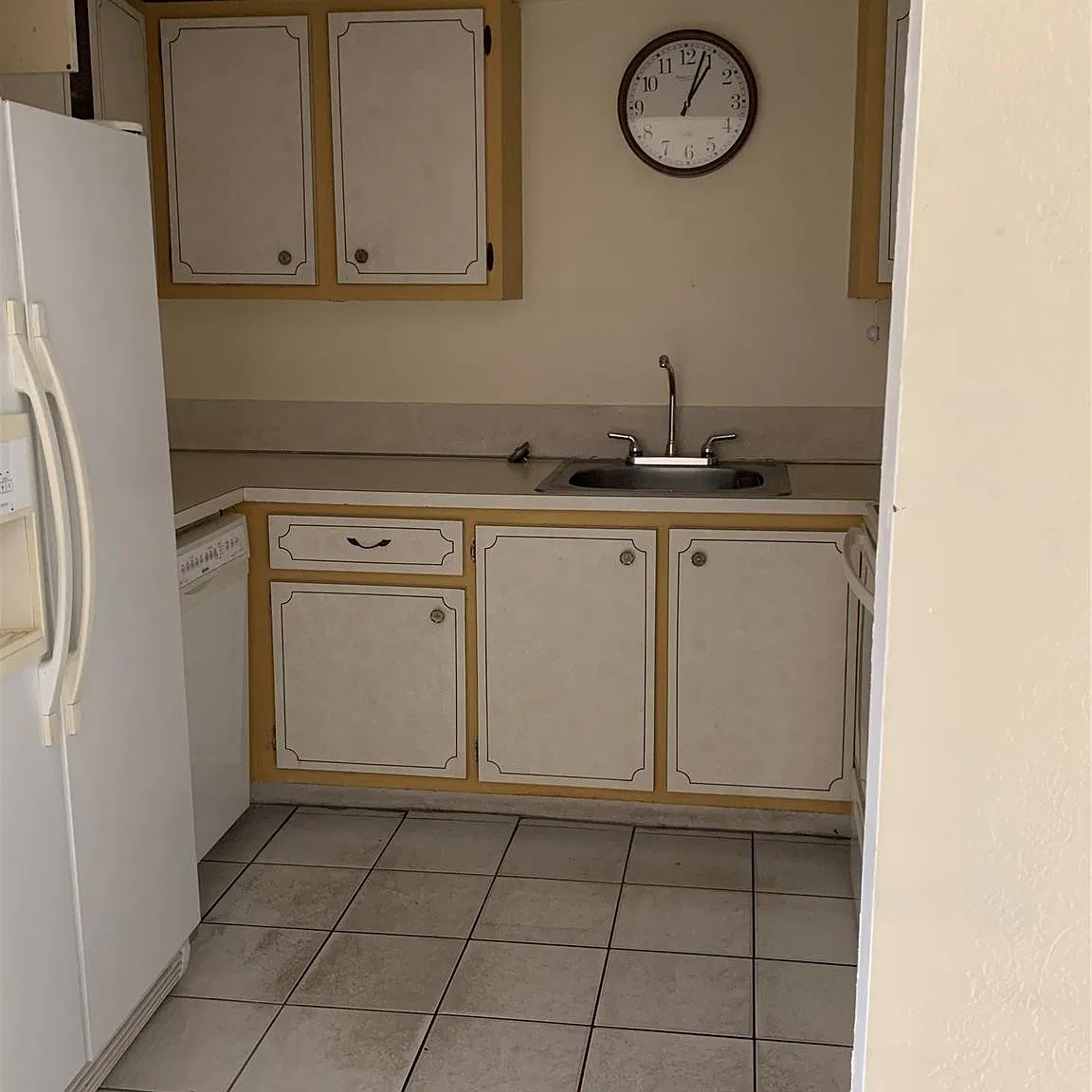 3 bed, 2.0 bath, 1098 sqft, $2,400 — Photo 4