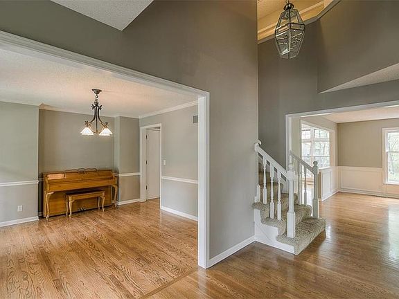 3rd image of 15513 Outlook St