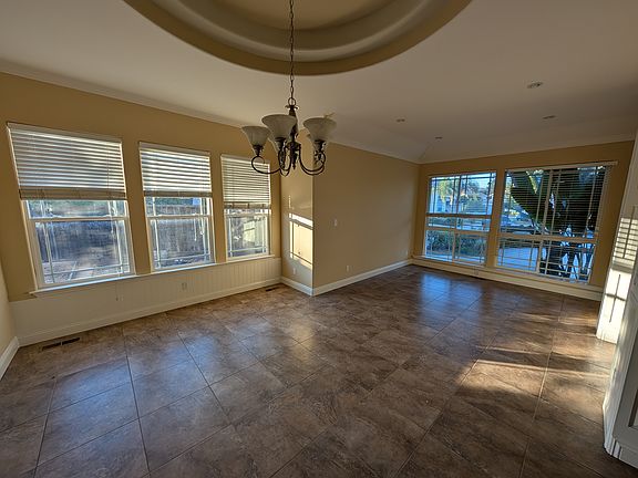 5th image of 320 Berkshire Dr