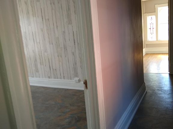 2nd image of 807 Franklin St #2