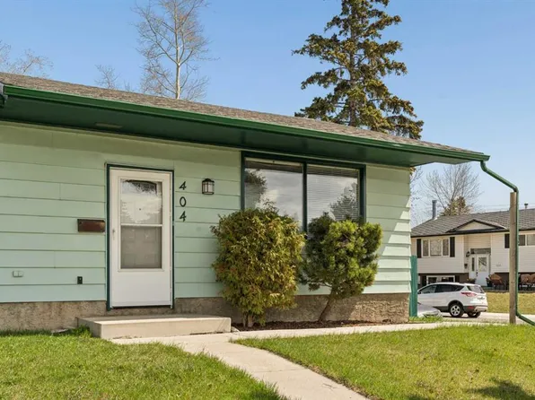 404 E Manora Way NE, Calgary, AB T2A 4R4