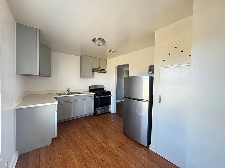 2030 NW 25th St #6 — Photo 9