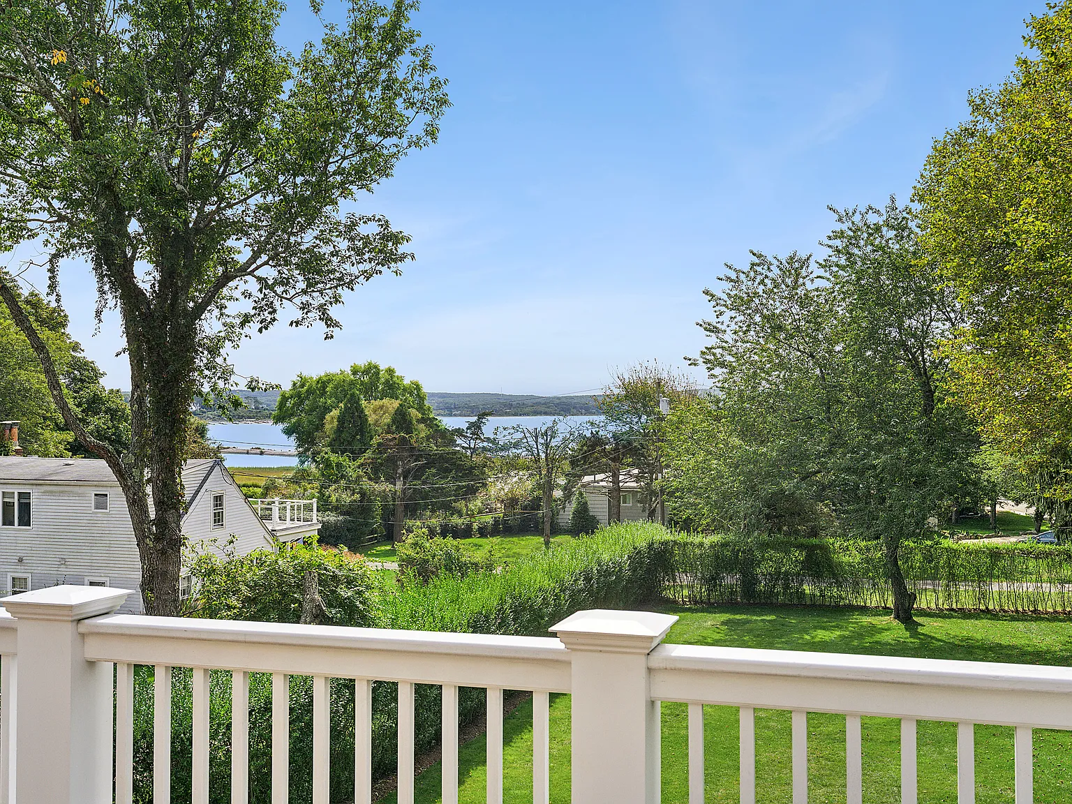 300 Ft From the Bay Beach, Beautiful Views & Close to Town! — Photo 1