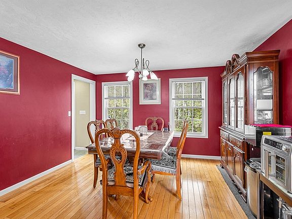 5th image of 57 Magnolia St