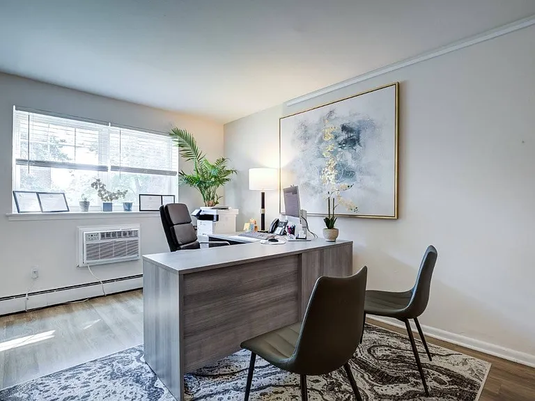 Carlwynne Manor Apartment Homes — Photo 8