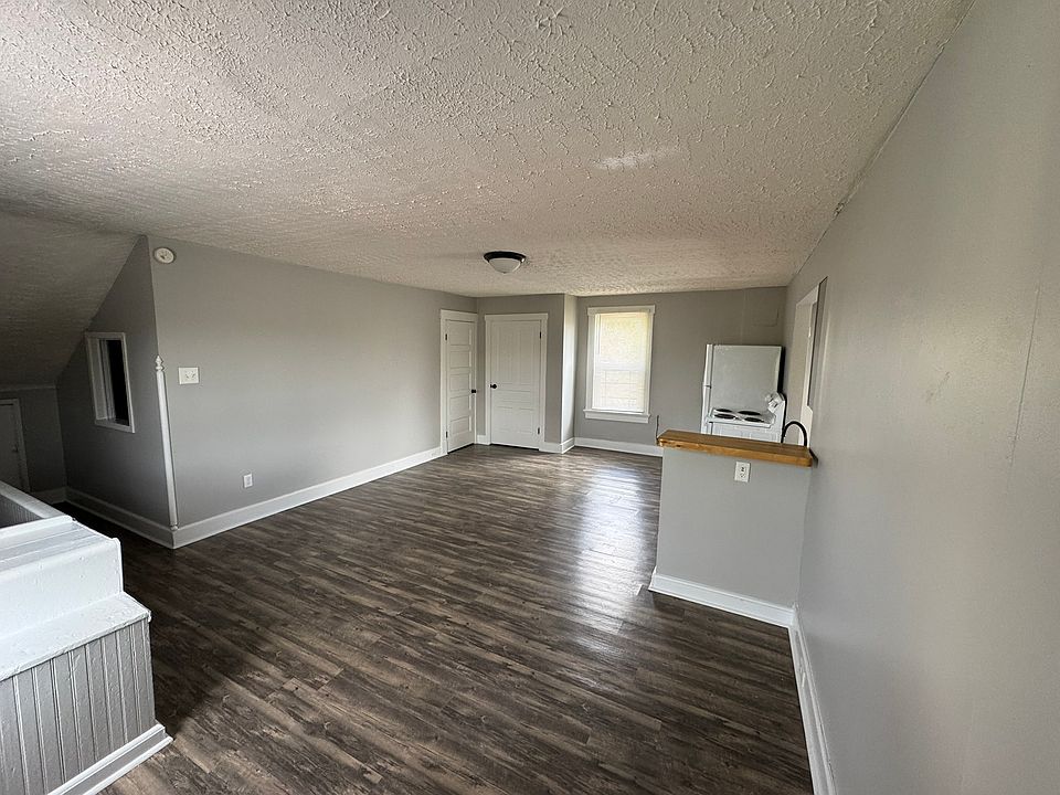 1st image of 412 E 45th St #4