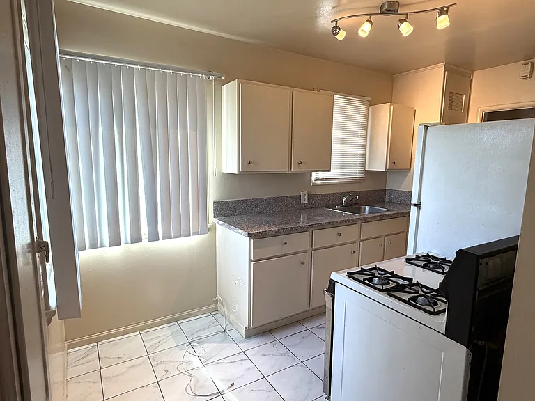 125 E Saint Joseph St #A — Photo 3