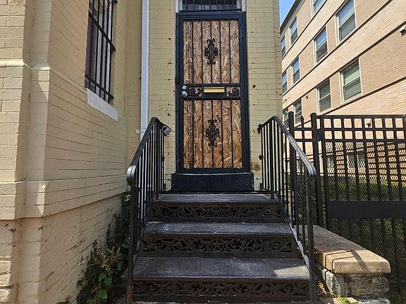 3rd image of 229 Elm St NW