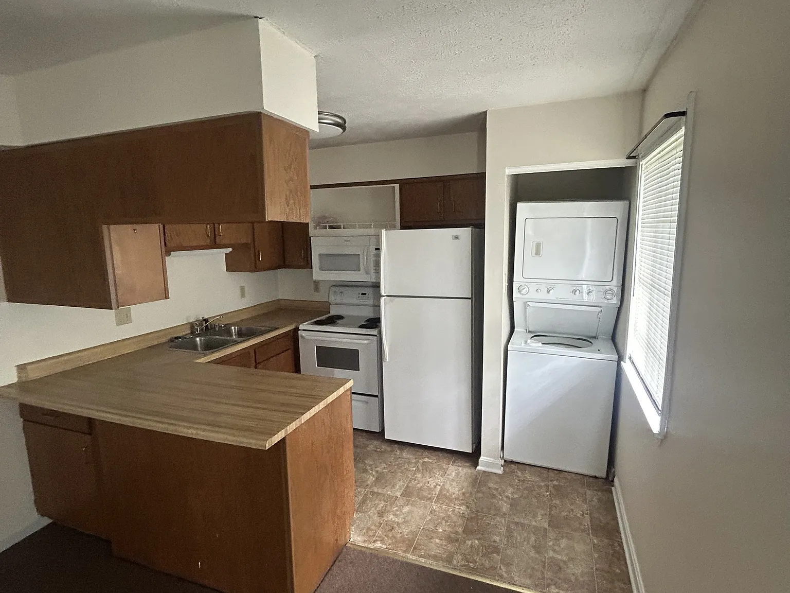 392 Shelby Avenue - Unit 13 — Photo 3