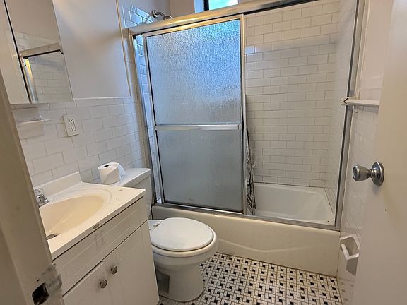 3rd image of 115 Essex St APT 6C