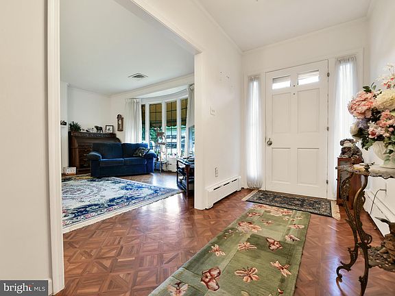 5th image of 261 Potomac Hts
