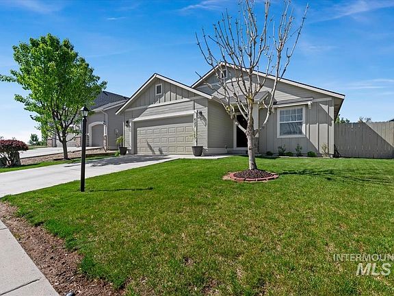 3rd image of 627 N Kayden Way