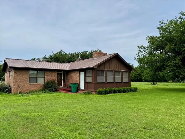 311 Parker St, Waurika, OK 73573