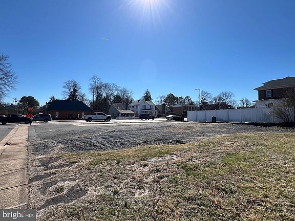 3rd image of 802 S Main St