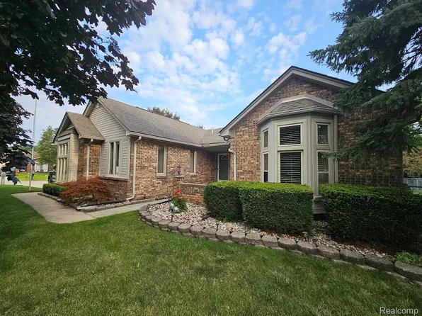 40026 Vachon Dr, Sterling Heights, MI 48313