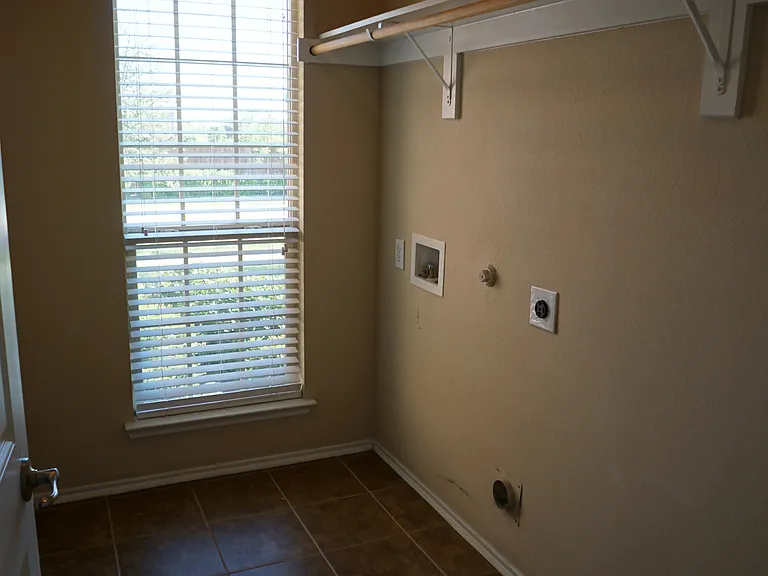 1817 Berrywood Dr — Photo 13
