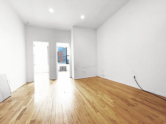 4th image of 23 Meserole St #3LB