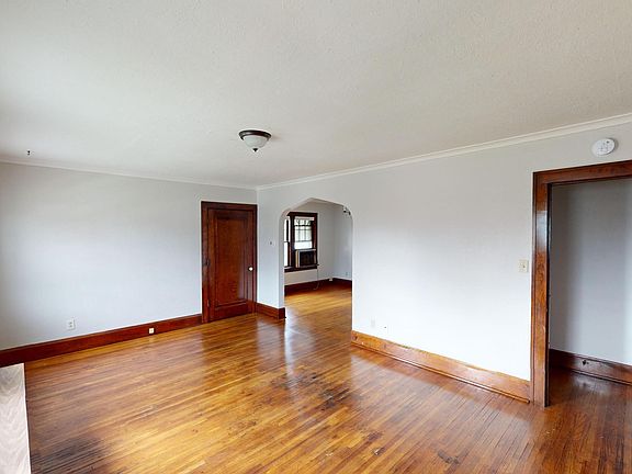 2nd image of 812 Alvison Rd