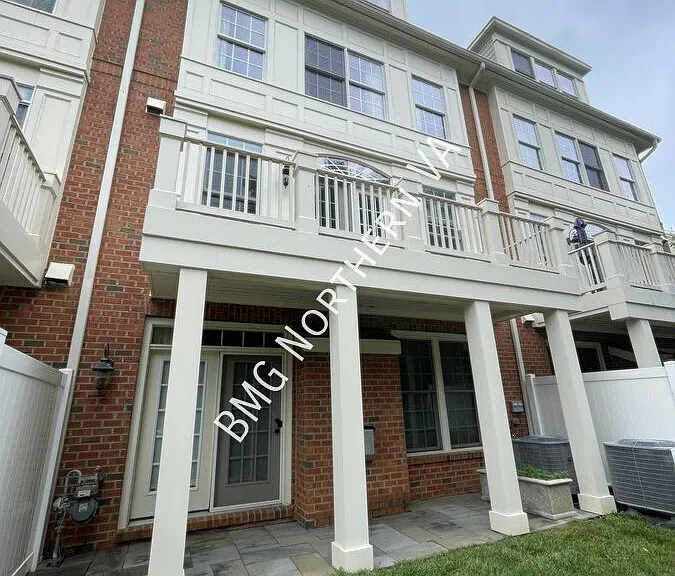 10679 Yorktown Ct — Photo 8
