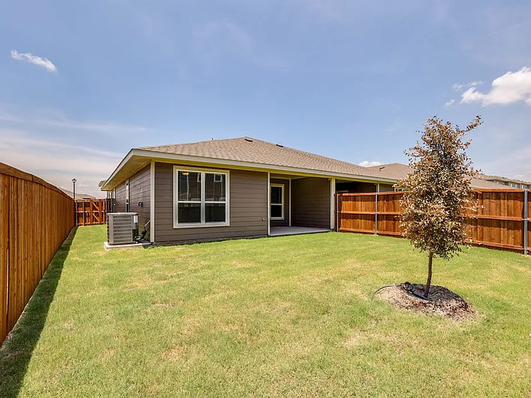 648 Blackland Dr — Photo 27