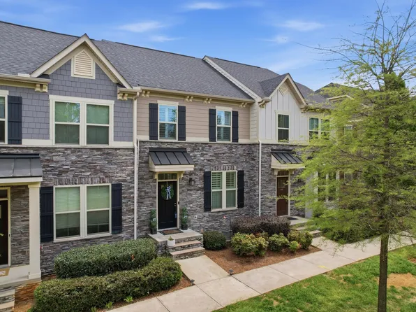 38 Itasca Dr, Greenville, SC 29609