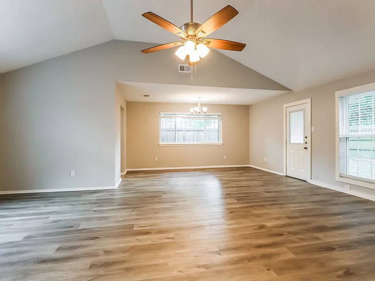 4703 Owens Creek Ln — Photo 6