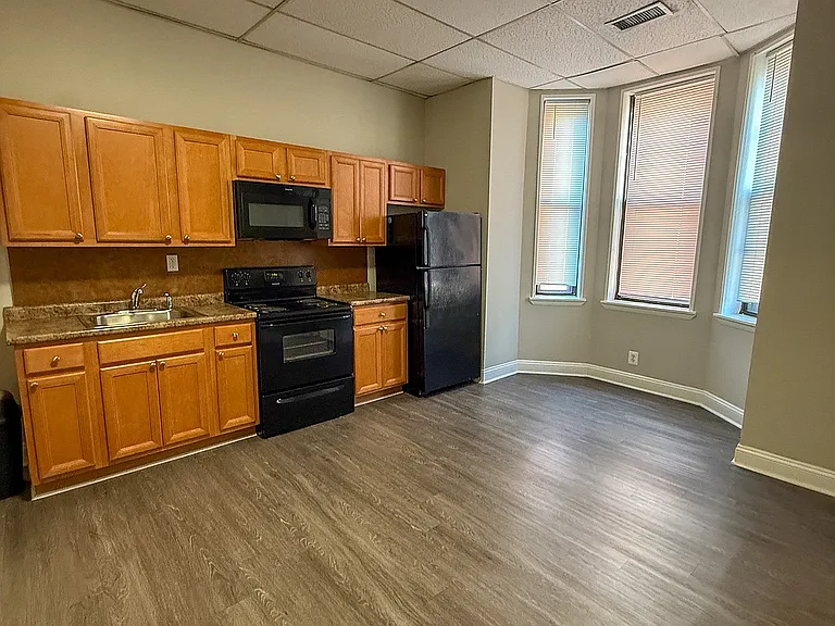 Campus Apartments — Photo 28