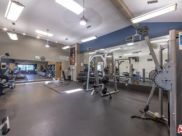 5500 Owensmouth Ave #328 — Photo 19