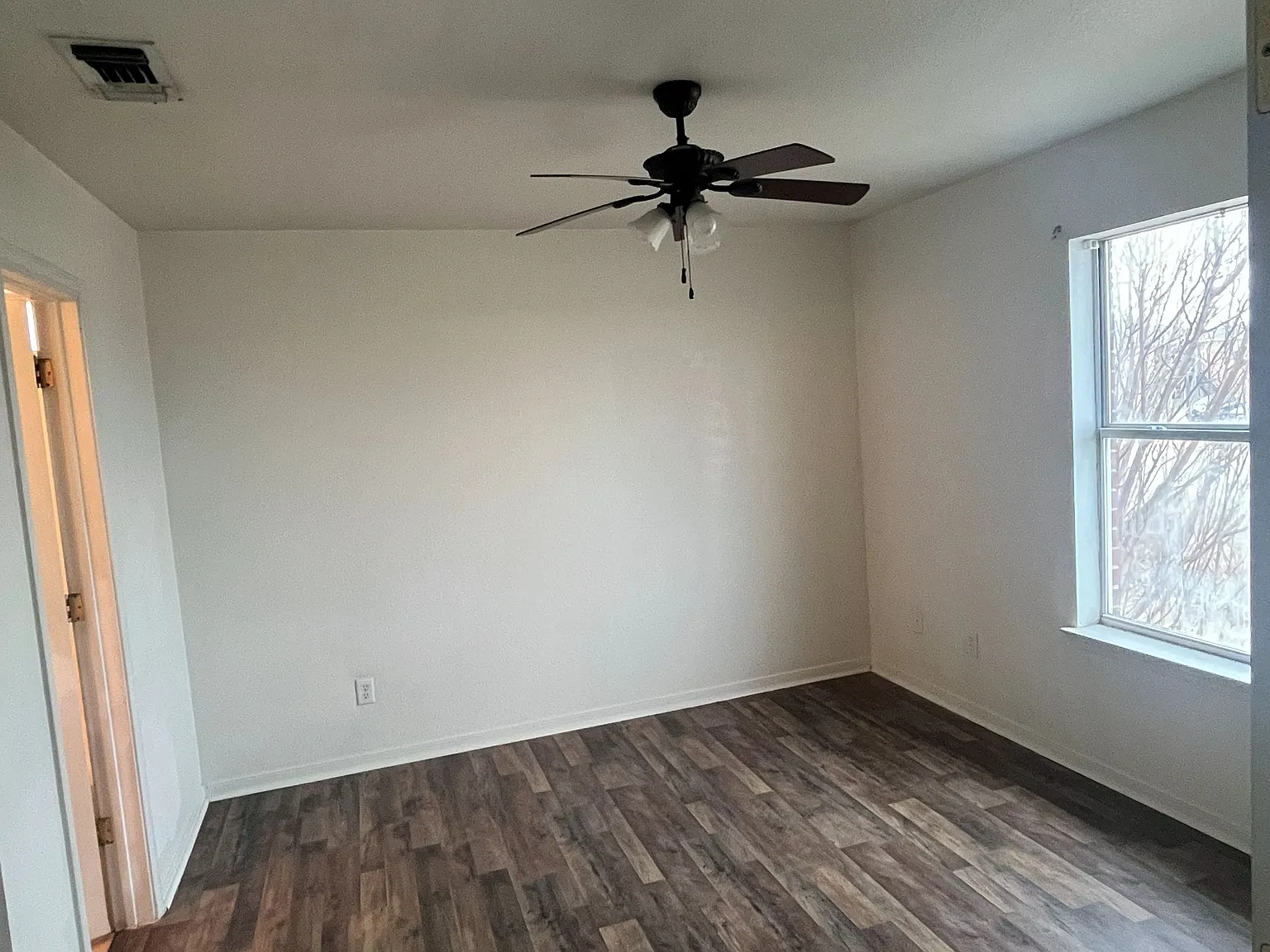 2 bed, 2.5 bath, 1258 sqft, $1,300 — Photo 3