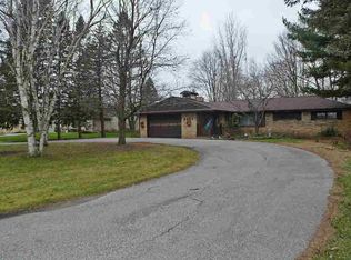 6295 Secor Rd, Lambertville, MI 48144