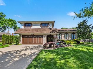 421 E Barclay Ct, Elmhurst, IL 60126