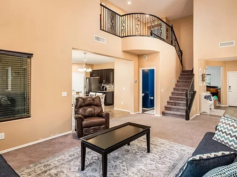 8904 S 58th Dr — Photo 8