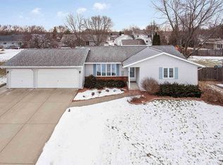 2137 Mayme Ct, Green Bay, WI 54311