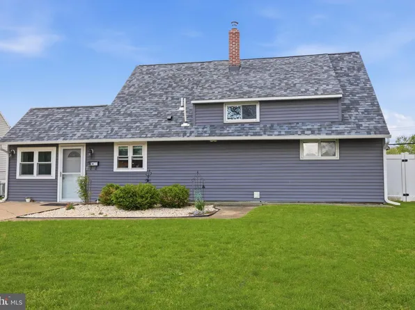 17 Needlepine Ln, Levittown, PA 19054